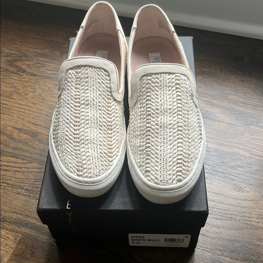 STEVEN Women's Cream Slip-On Shoes
Kicks white raffia upper with leather lining